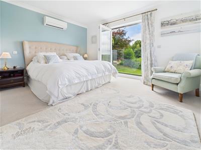 PRINCIAL BEDROOM